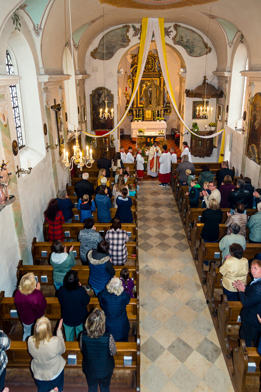 Image: _JA 24227 Erntedank in Hohenried, Kirche, Messe.jpg